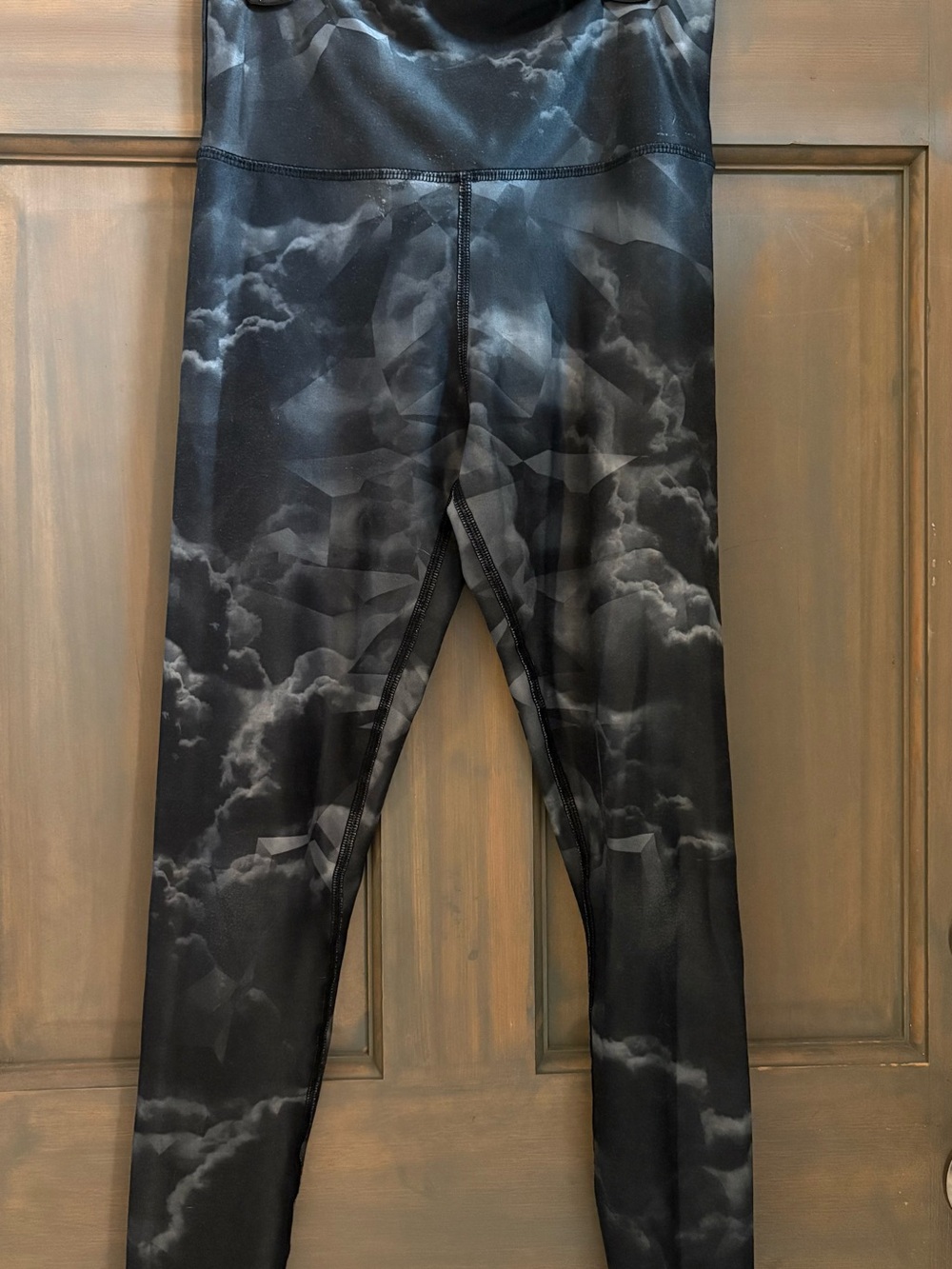 Evolution and Creation Black Cloud-Print Leggings With Skulls